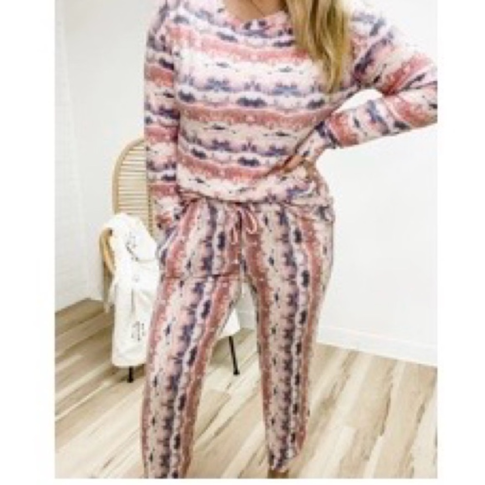 White Birch tie dye lounge set